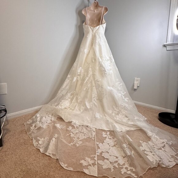 Jacquelin Exclusive Ivory Wedding Dress - Size 12 - Picture 11 of 15